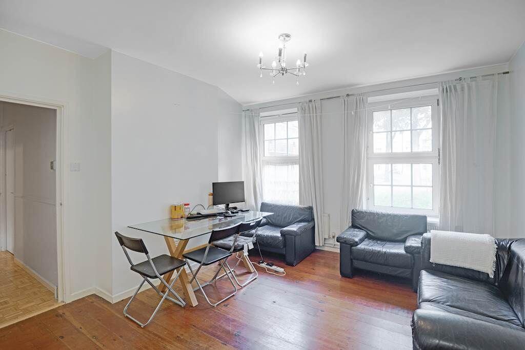 2-bed apartment on Nickleby House, George Row, London, £450,000