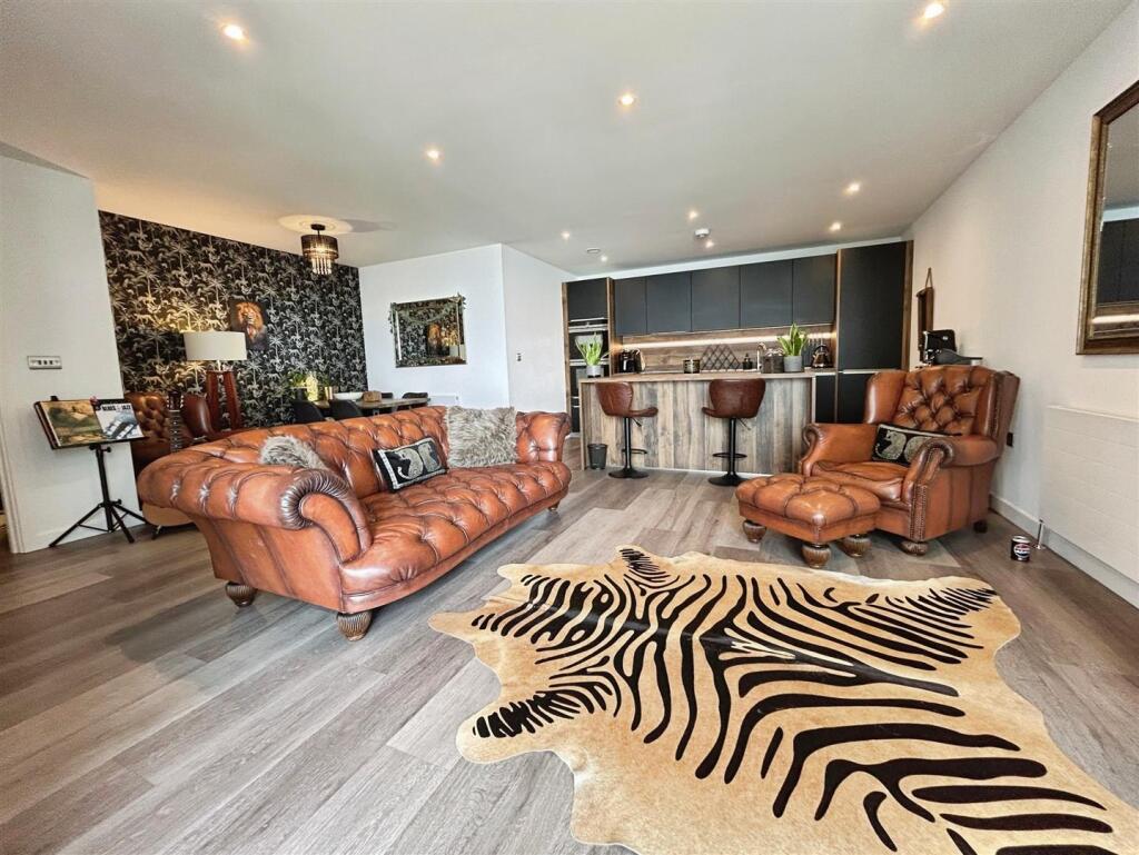 Apartment in Canterbury - View 3