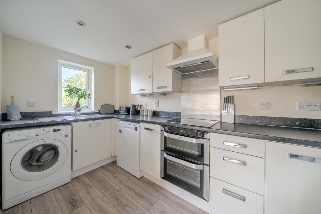 17 Merlin Way, Bracknell - View 3