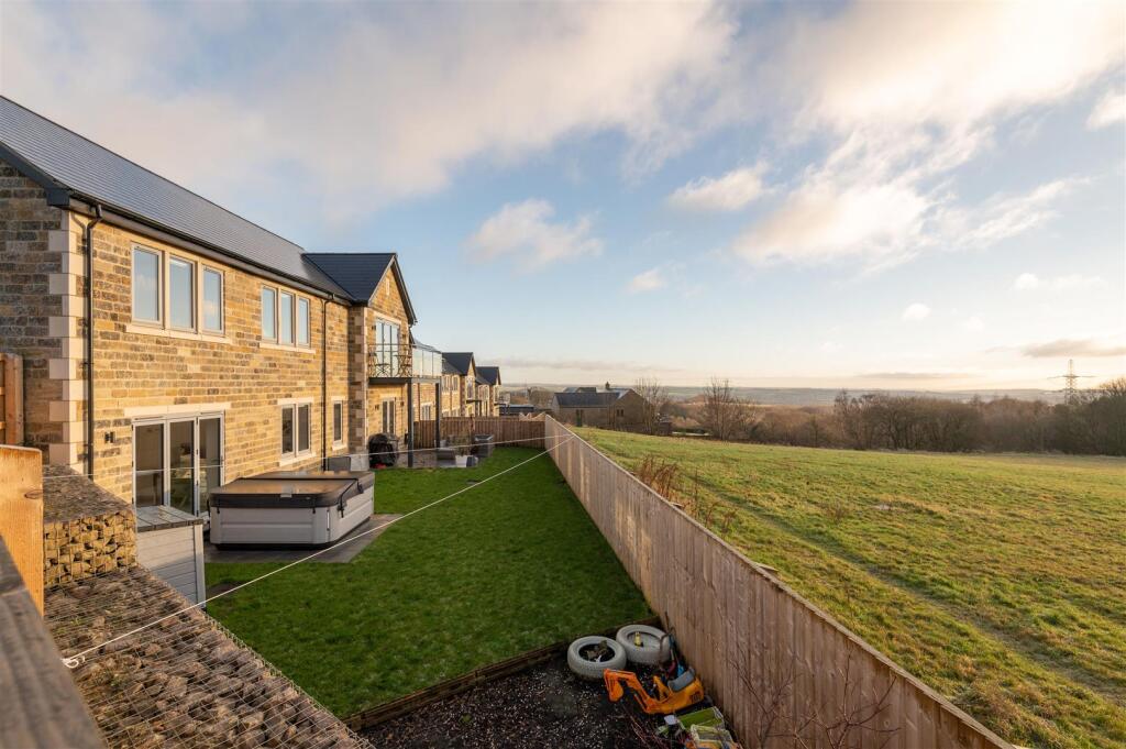 Main image of property: Pavilion View, Southowram, Halifax