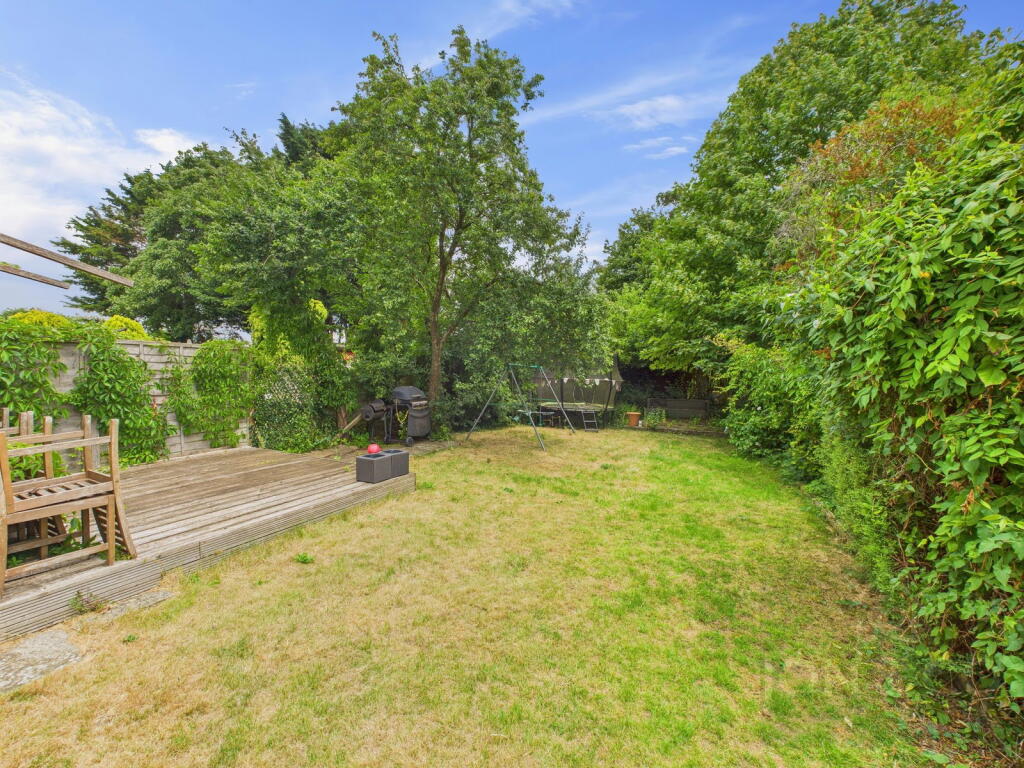 House in Hardingstone, West Northamptonshire - View 2