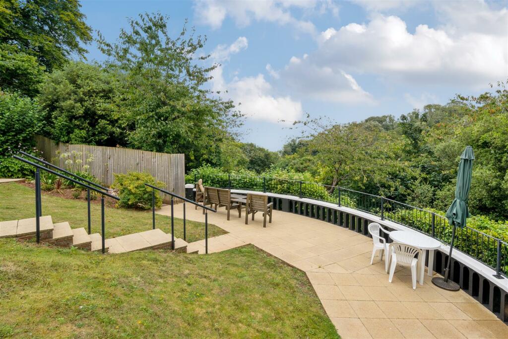 Sachs Lodge, Torquay photo 4