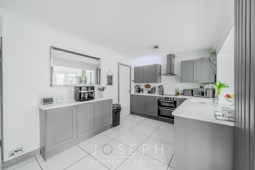 Churchill Avenue, Ipswich, IP4 photo 4