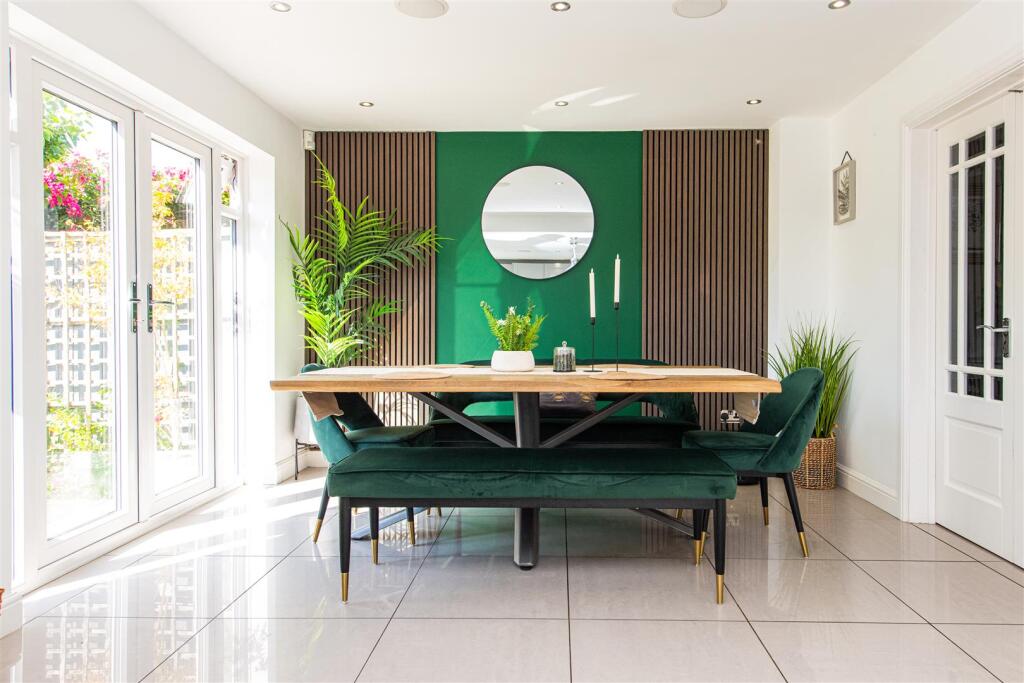 House in Kettering, Brambleside - More