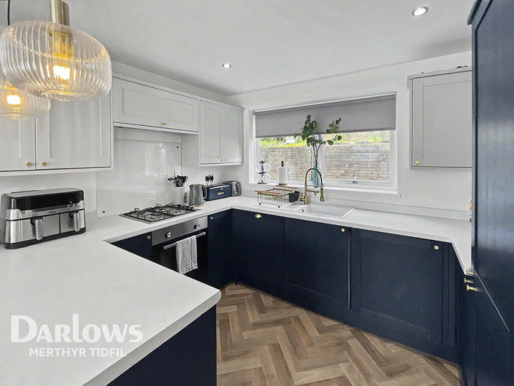 House in Edwardsville, Treharris - View 2
