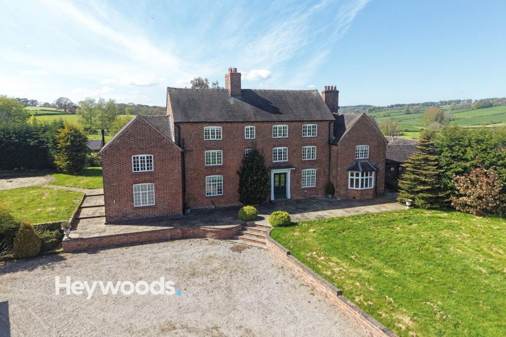 House in Stoke-on-Trent - View 4