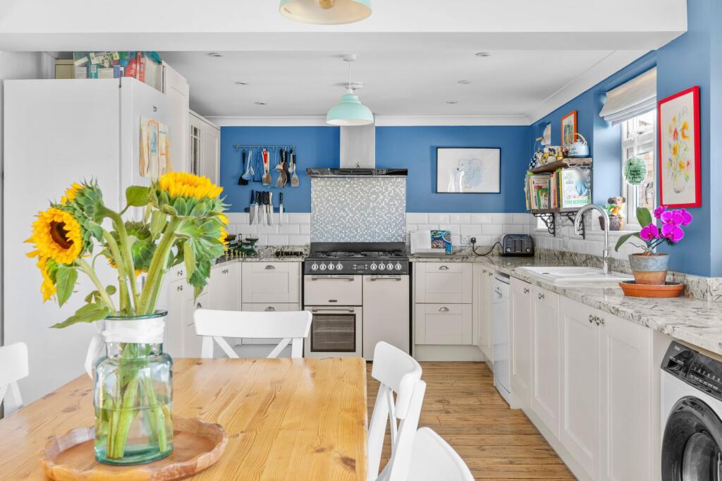 House in Hemel Hempstead - More