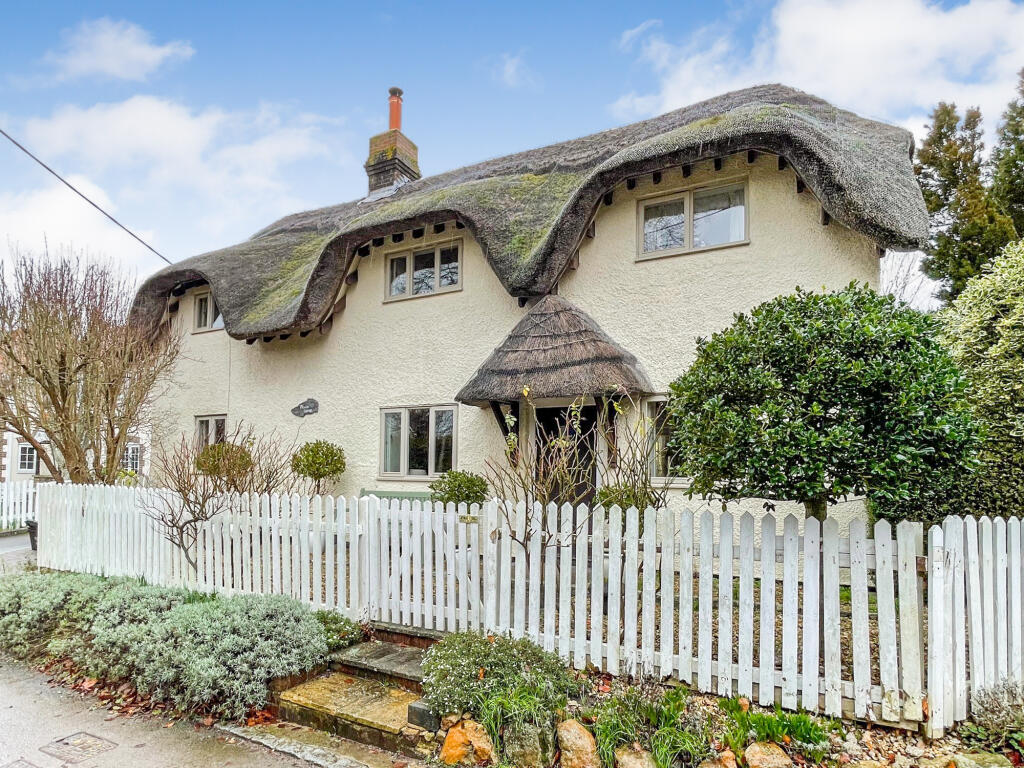 3-bed detached on Cues Lane, Bishopstone, Swindon, SN6, £699,995