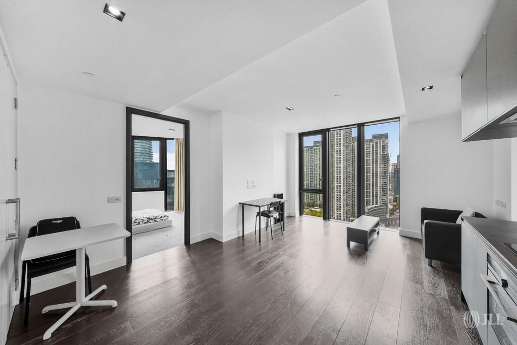 Apartment in London, St John's Estate, Isle of Dogs - View 2