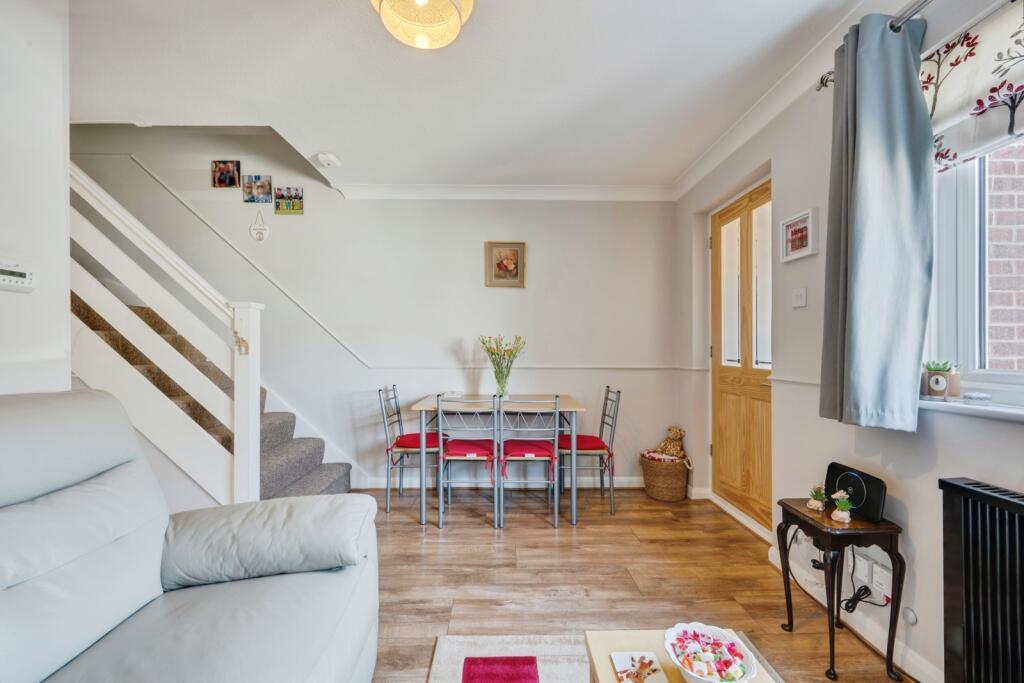 House in Kingston upon Thames - More