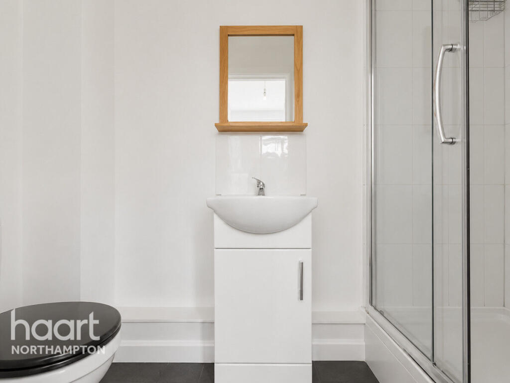 Apartment in Northampton, West Northamptonshire - View 6