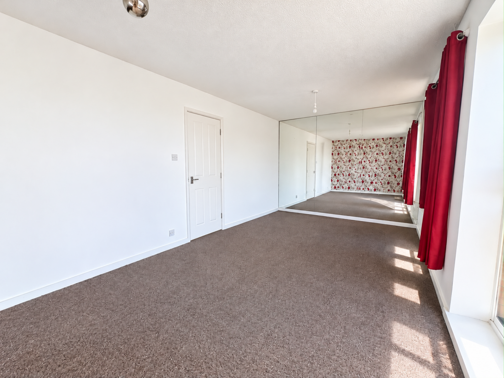 Apartment in Thurrock, Essex - View 2