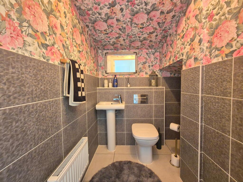 House in North West Leicestershire, Hugglescote and Donington le Heath - View 5