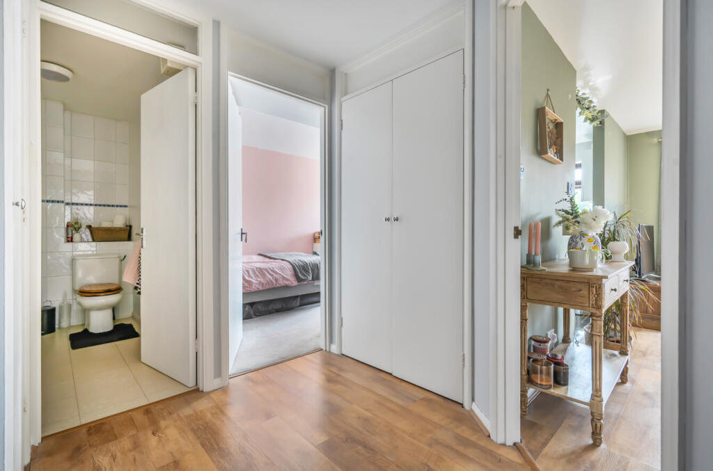 Apartment in Waverley, Haslemere - More