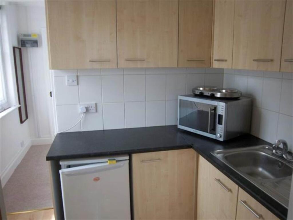 Apartment in Southend-on-Sea - View 3