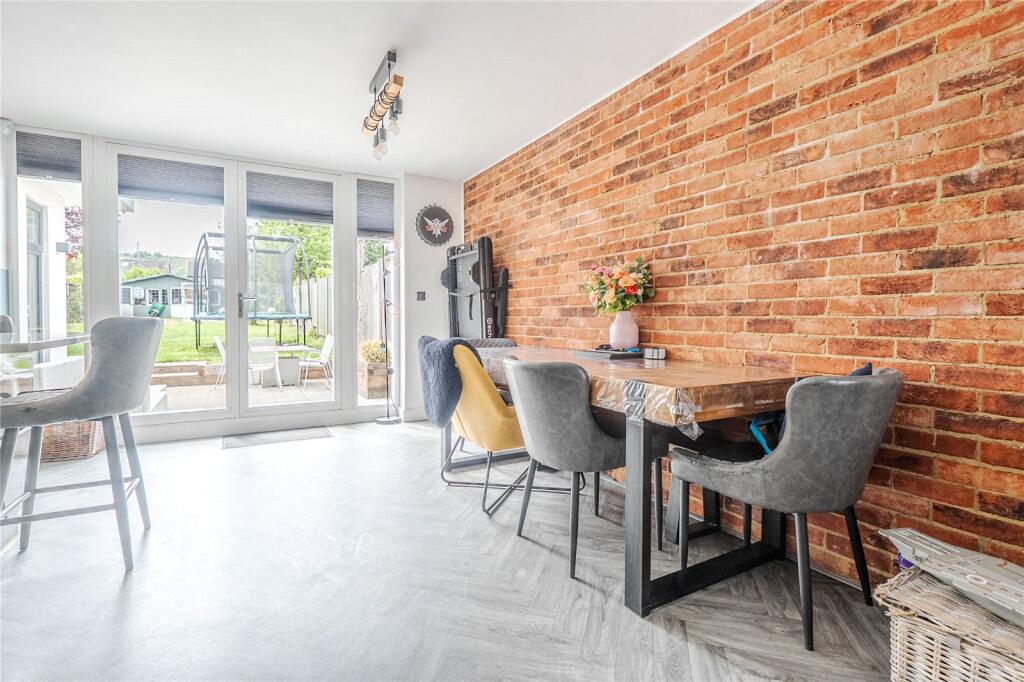 House in Dunstable, Central Bedfordshire - View 4