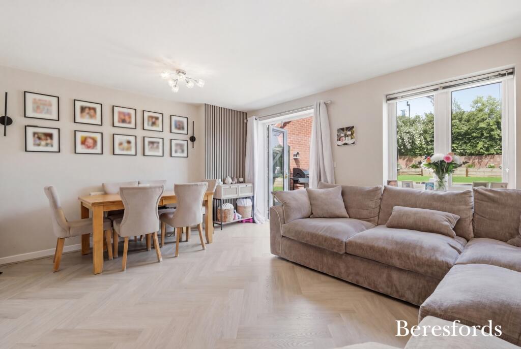 Ainsworth Drive, Felsted, CM6 - View 3