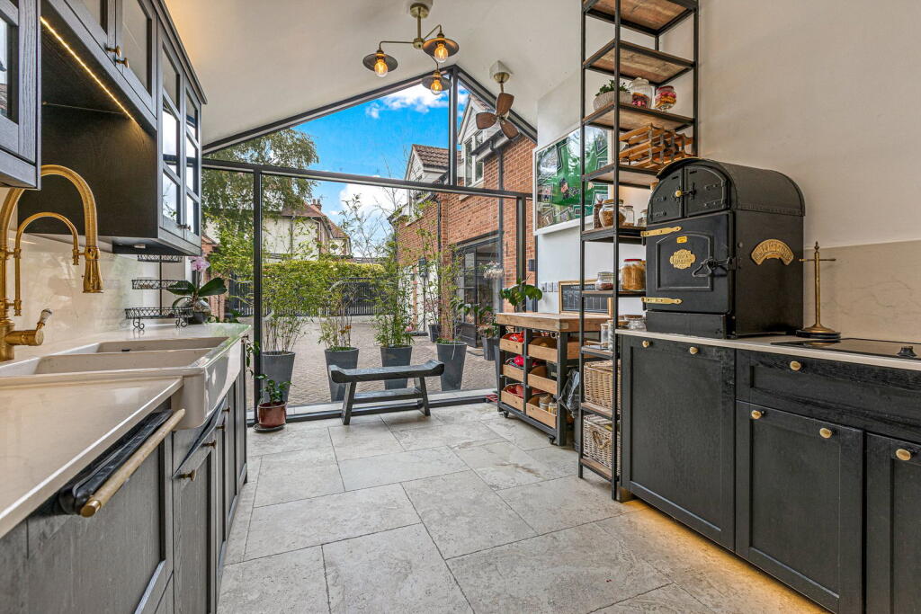 House in Leicester - View 5
