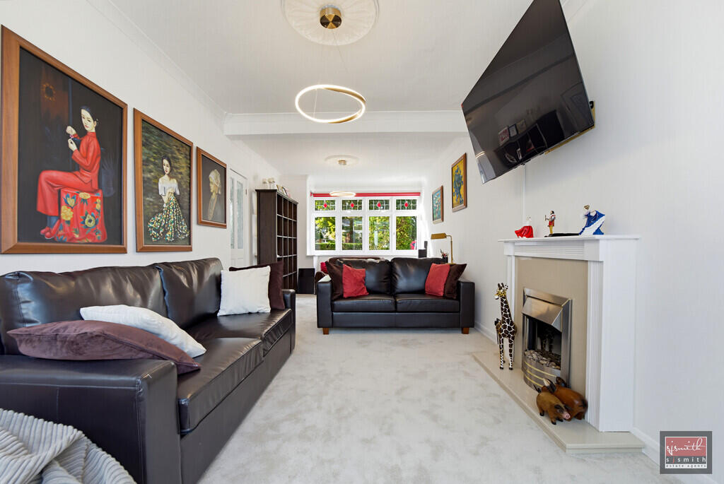 Strodes Crescent, Staines-upon-Thames, Surrey TW18 photo 2