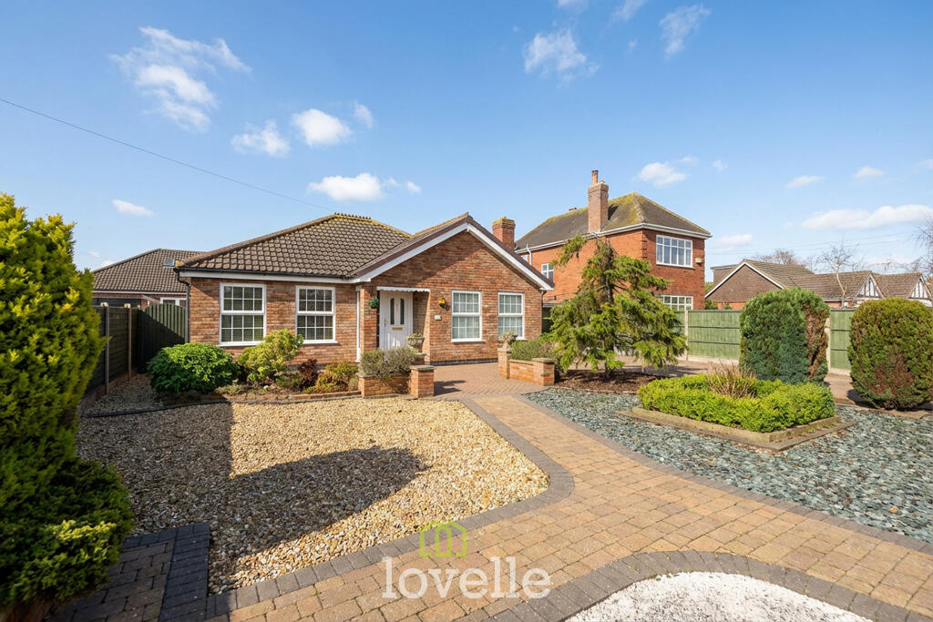 2-bed detached on Church Avenue, Humberston, DN36, £275,000