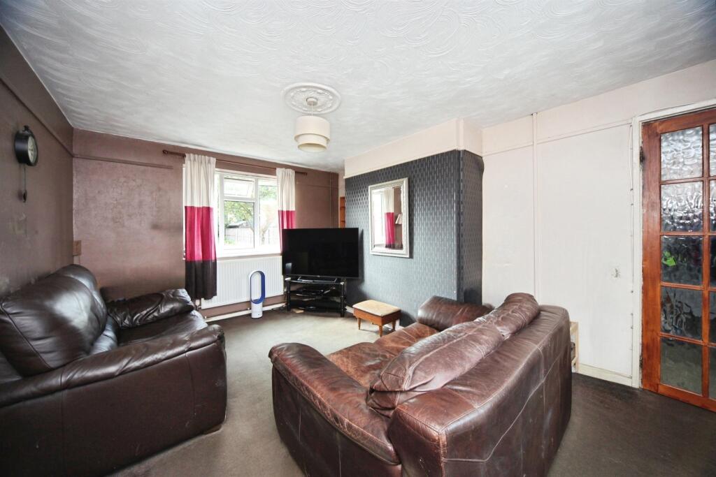 House in Luton - View 3