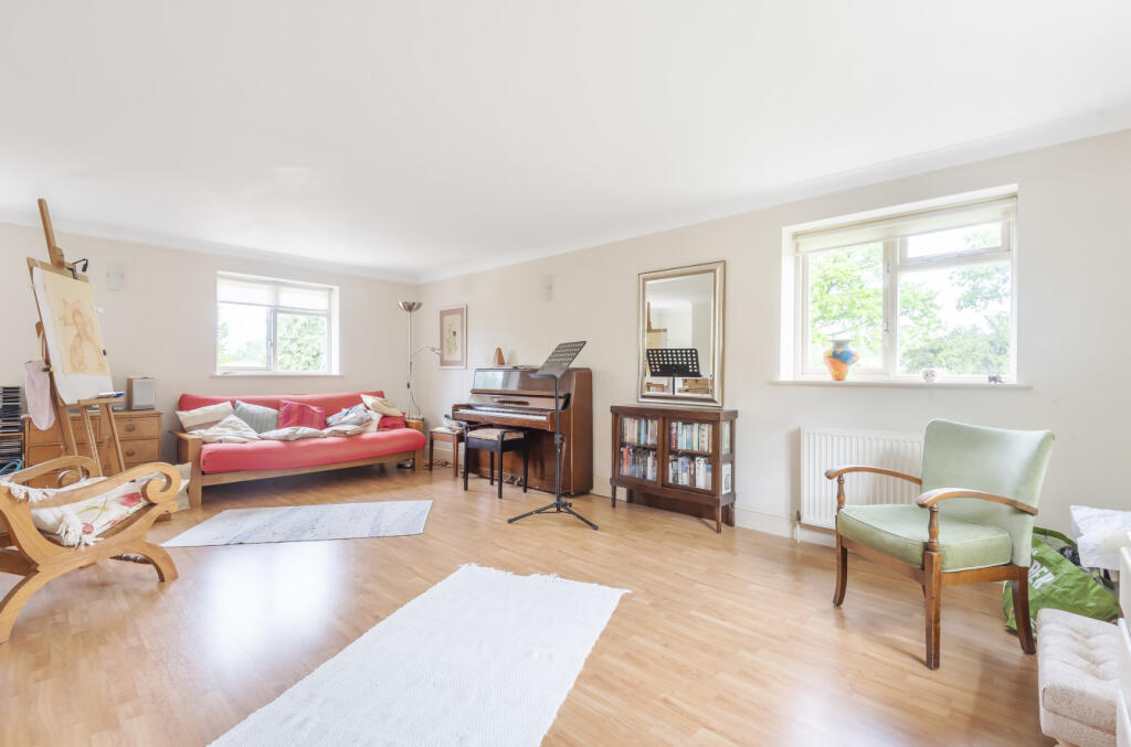 House in Southampton - More