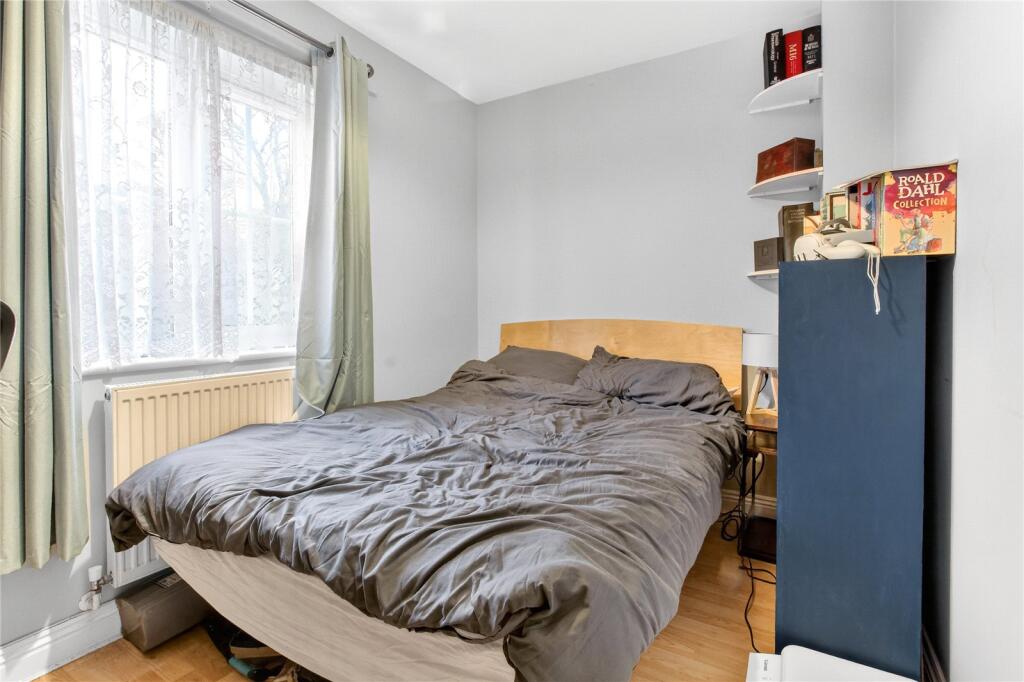 Roebuck Estate, Binfield, Bracknell, Berkshire, RG42 - More