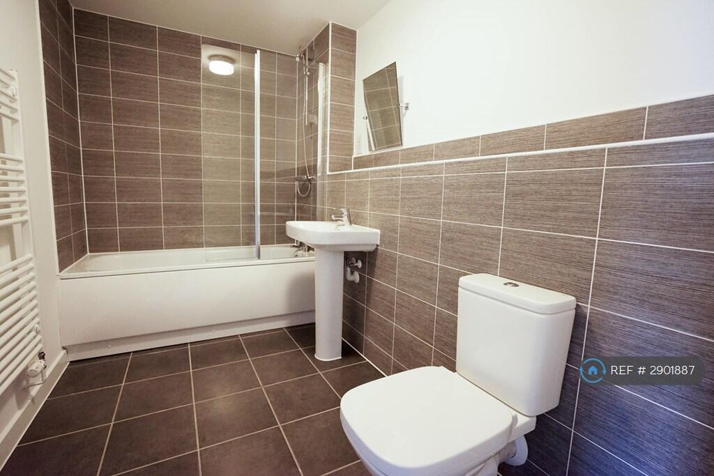 6 bedroom semi-detached house for rent