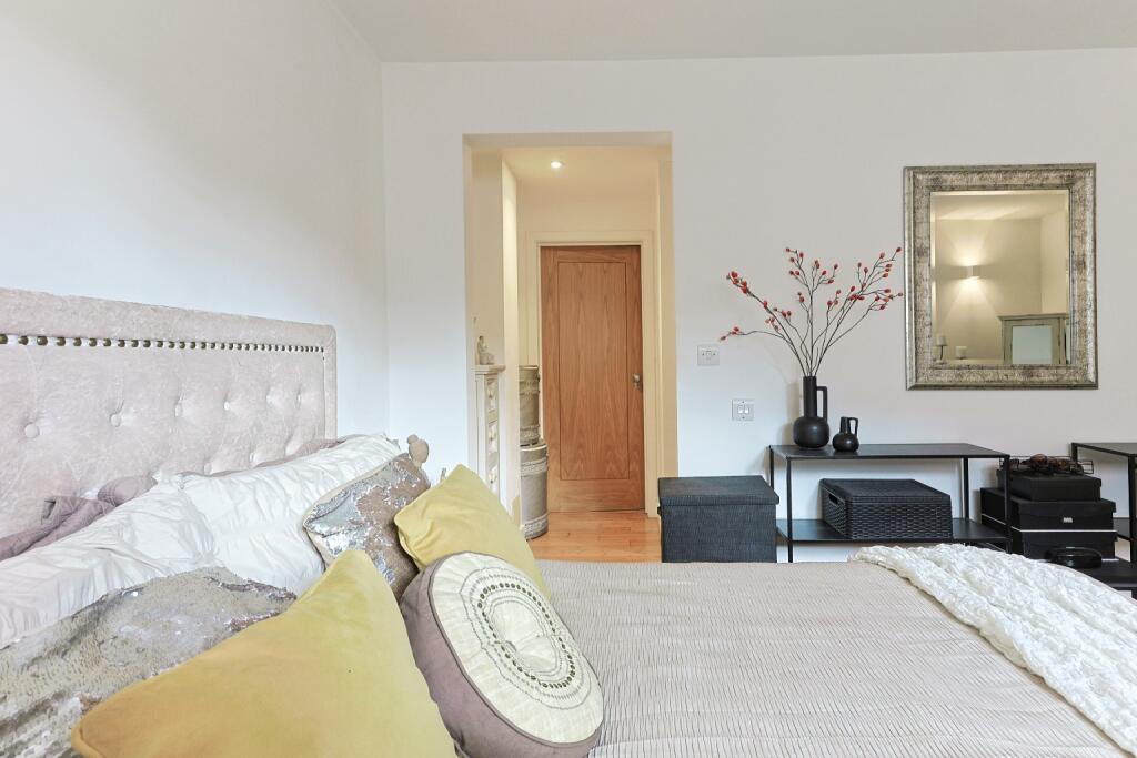Apartment in Plymouth - More