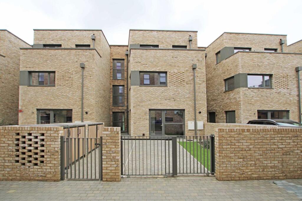 Main image of property: Selbourne Avenue, Hounslow