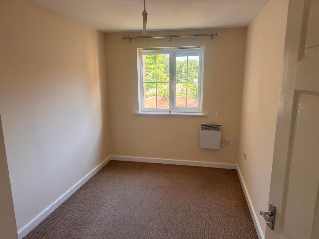 Apartment in Leeds, Crimbles, Swinnow - More