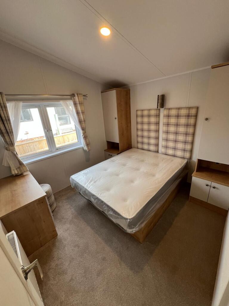 House in Gloucester - View 5