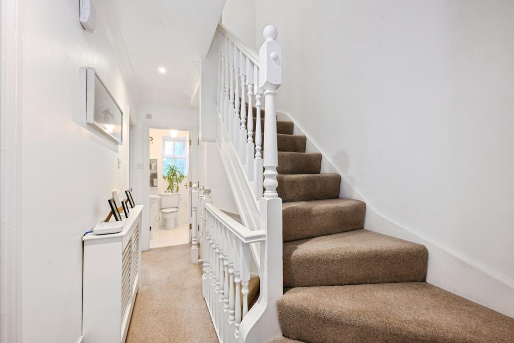 House in Reigate and Banstead, Surrey - View 5