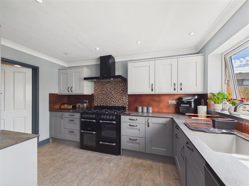 House in Hull, Avenues - More