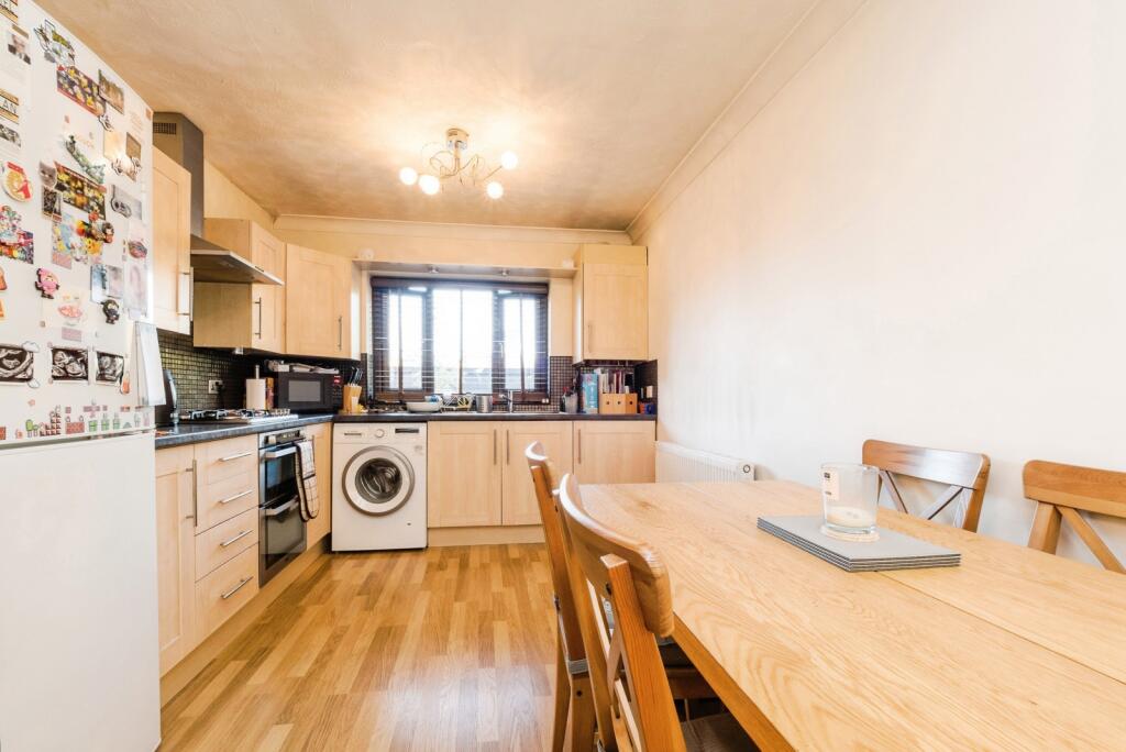 Apartment in Romford - View 5