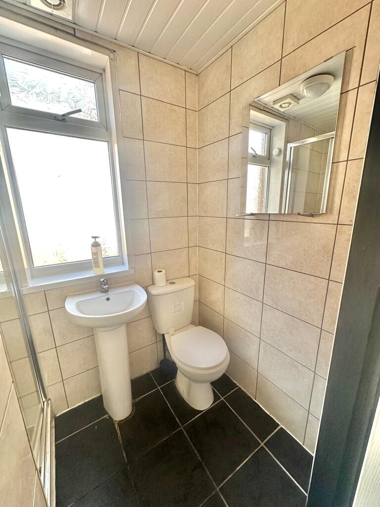 6 Bedroom HMO for sale near City centre fully rented photo 4