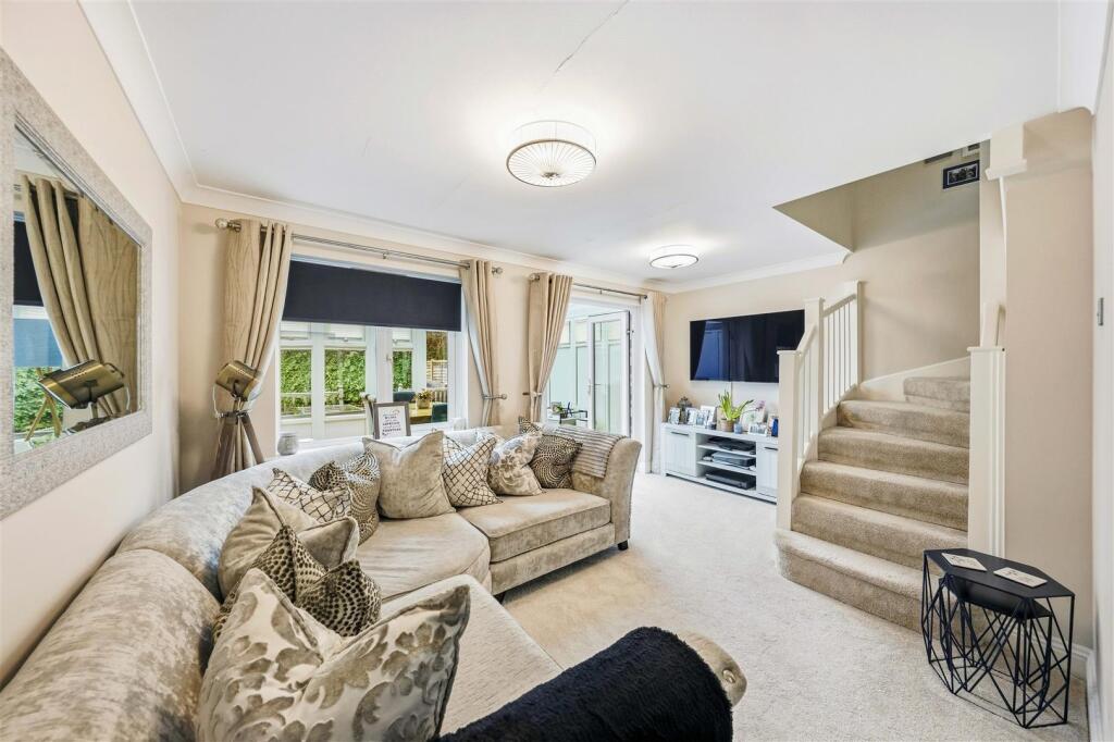 Heathlee Road, Crayford, Kent photo 2