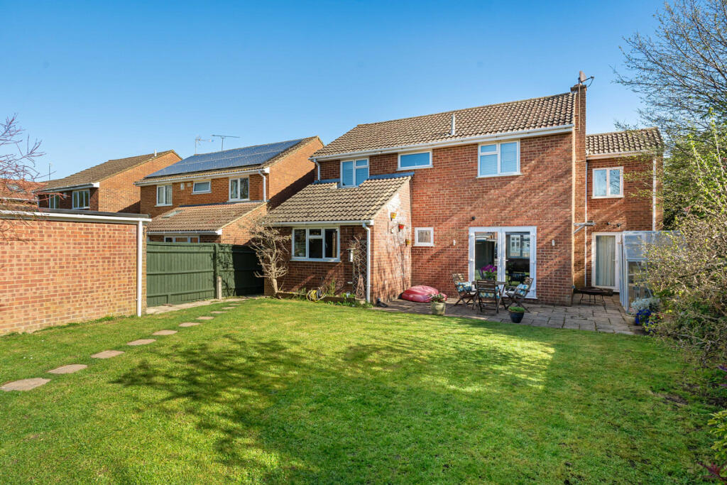 House in Loudwater, Chepping Wycombe - View 5