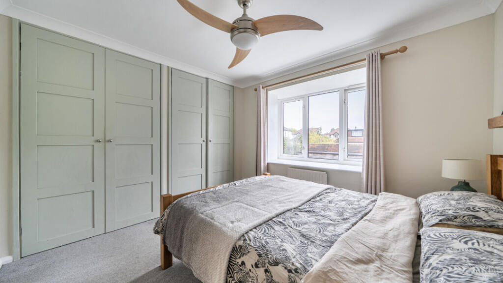 Meldone Close, Surbiton, KT5 9HQ photo 3