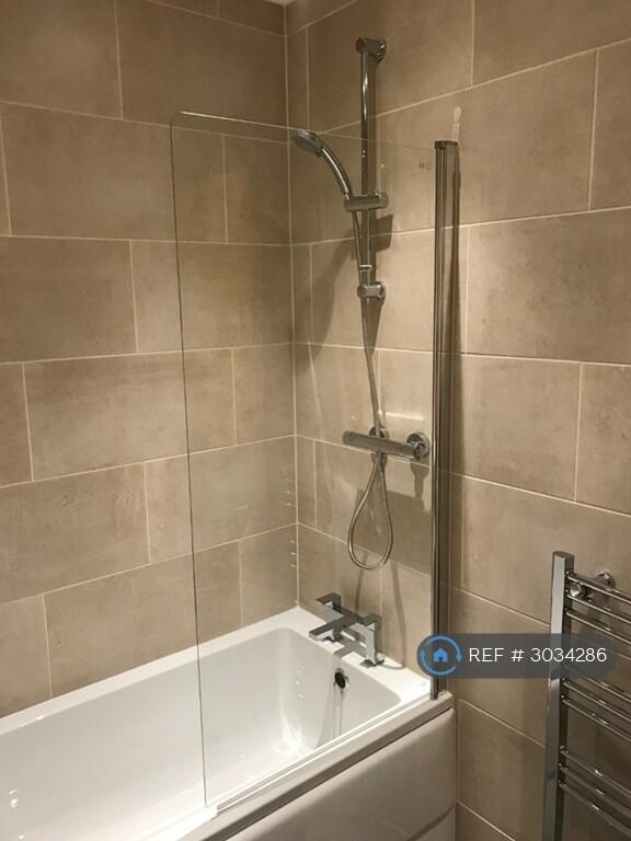 Apartment in Twickenham - View 3
