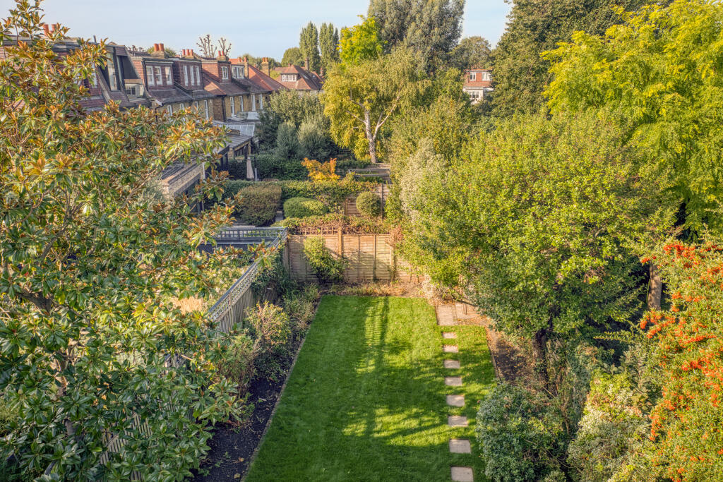 House in London - View 2