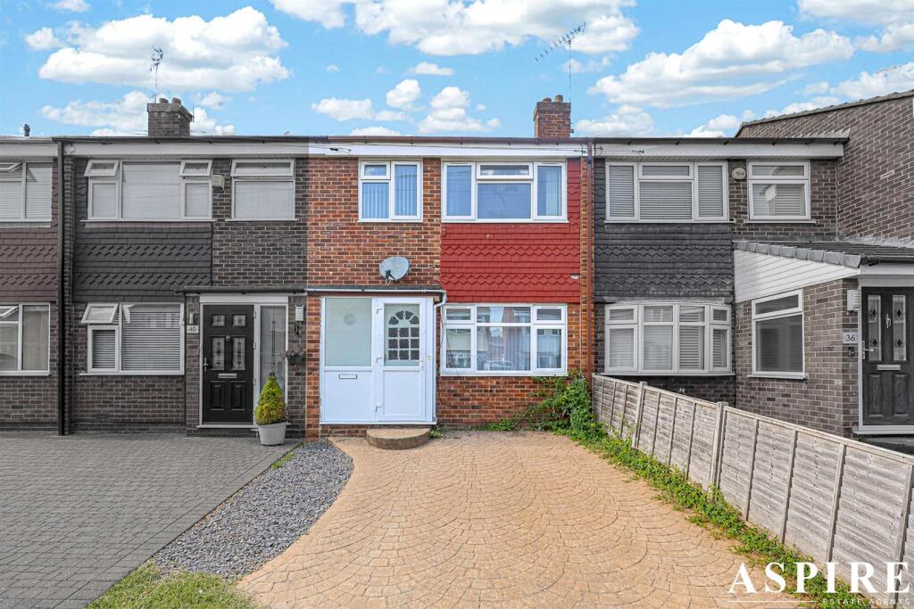 3-bed terraced on Gideons Way, Stanford-Le-Hope, £335,000
