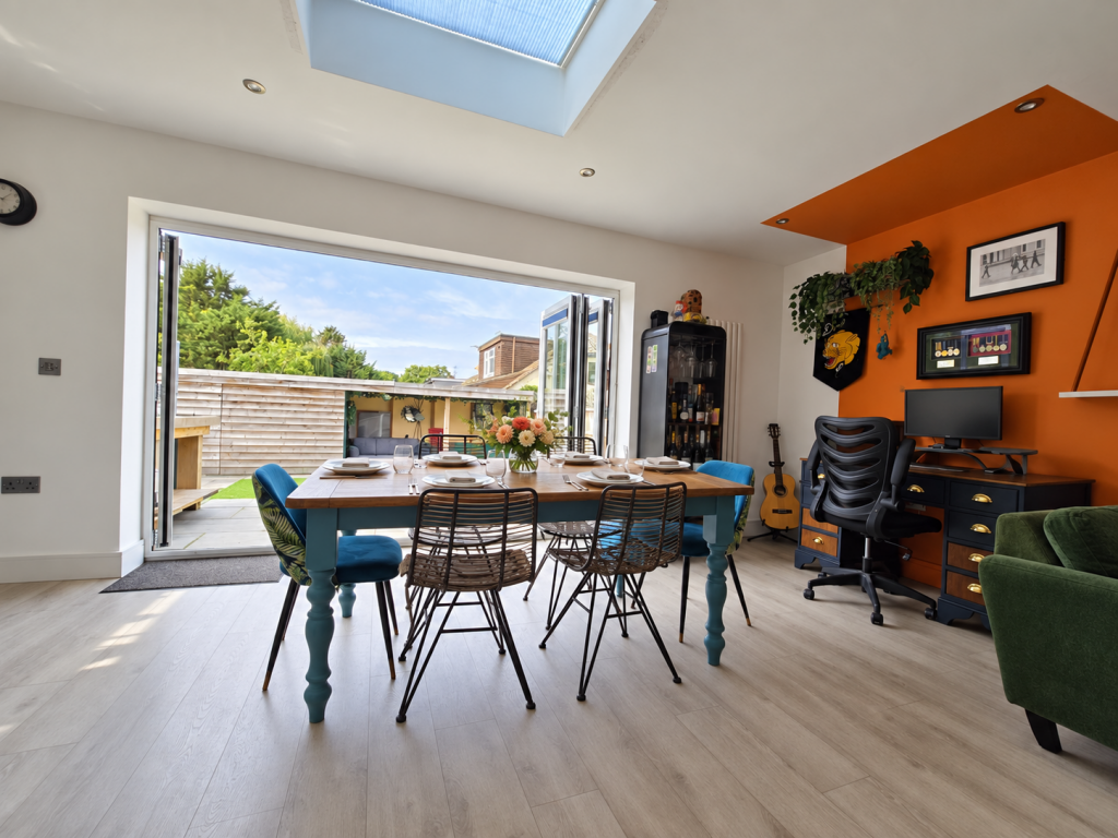 House in Castle Point, Thundersley - More