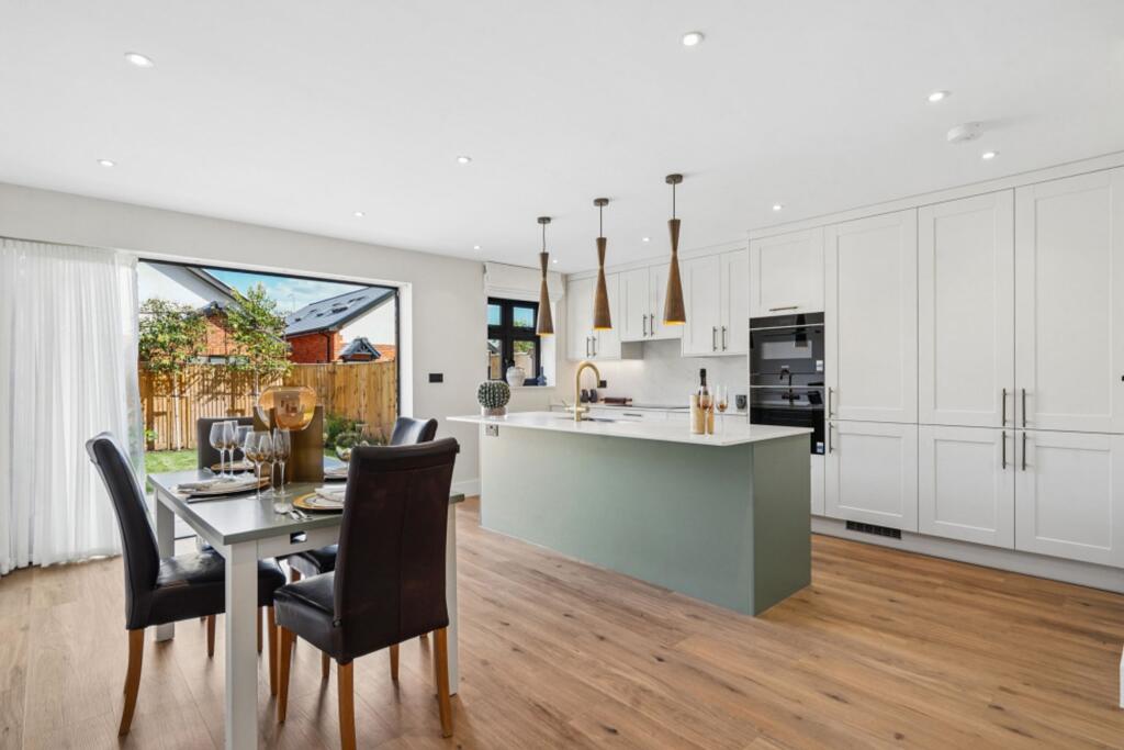 House in Slough, Wexham - View 2