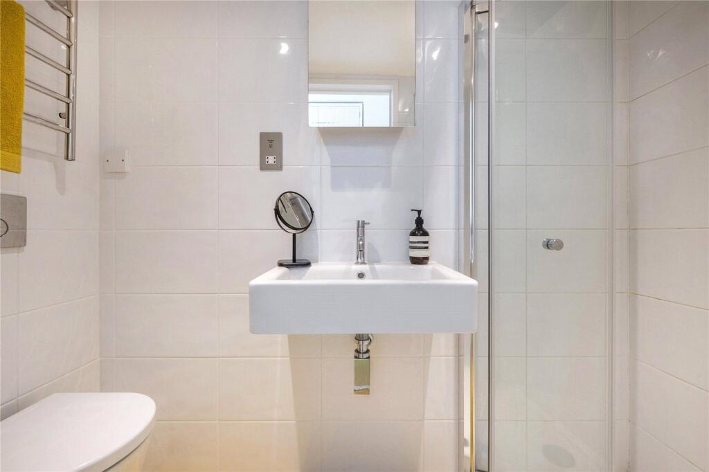 Apartment in London - View 5