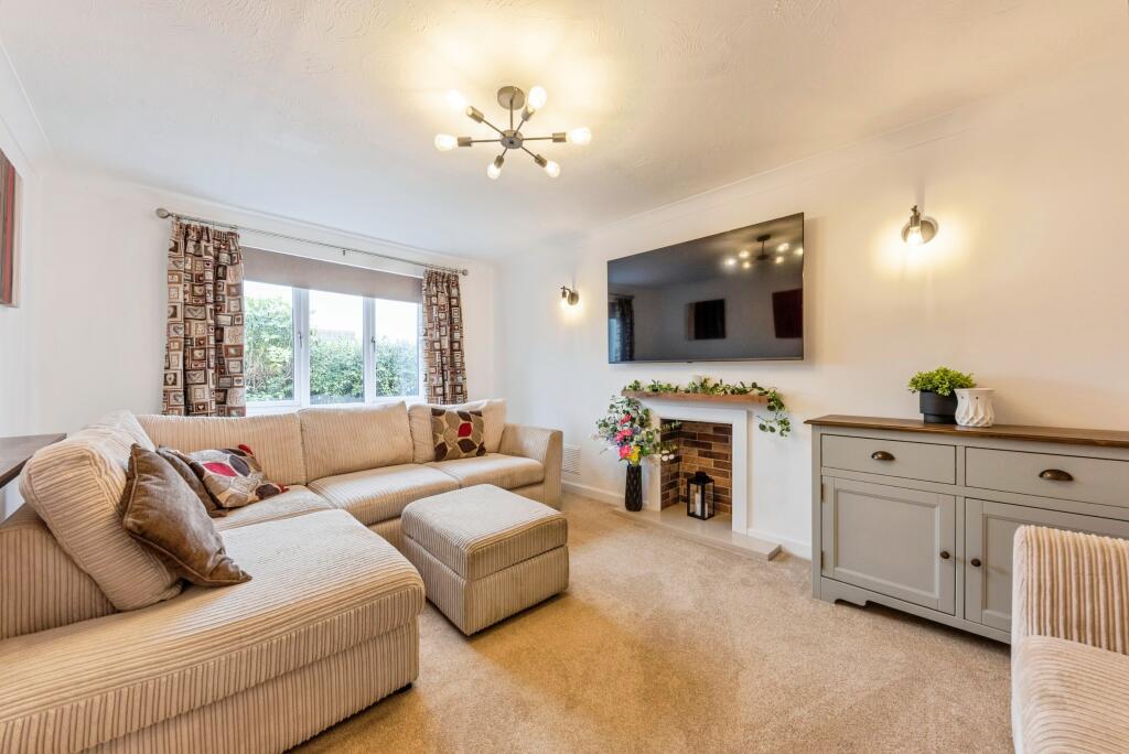House in South Kesteven, Claypole - More