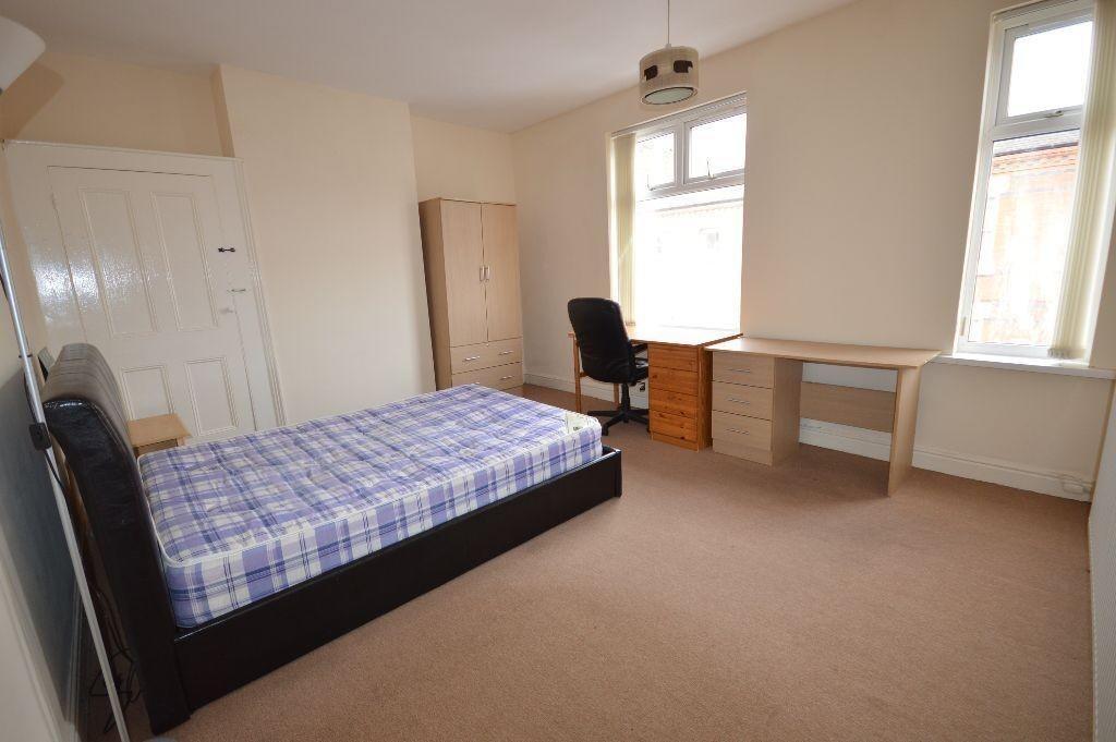6 bedroom town house for rent