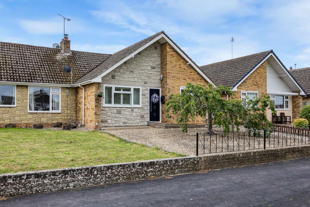 Main image of property: Meadow Close, Grove, Wantage, Oxfordshire, OX12