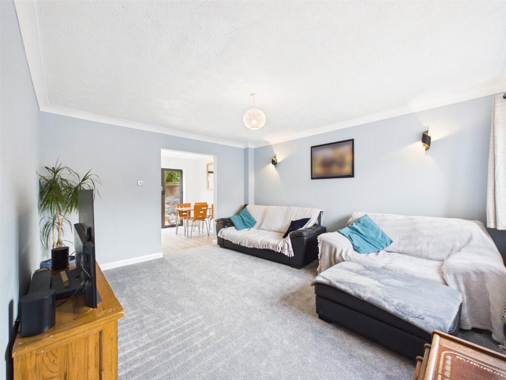 House in Gloucester - View 3
