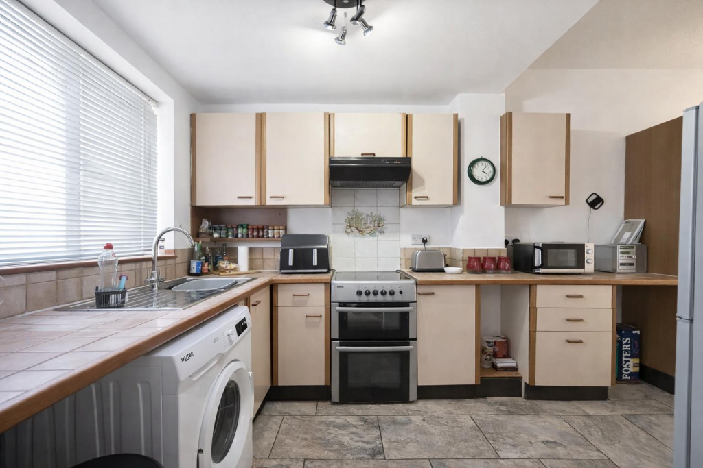House in Northampton, West Northamptonshire - View 5